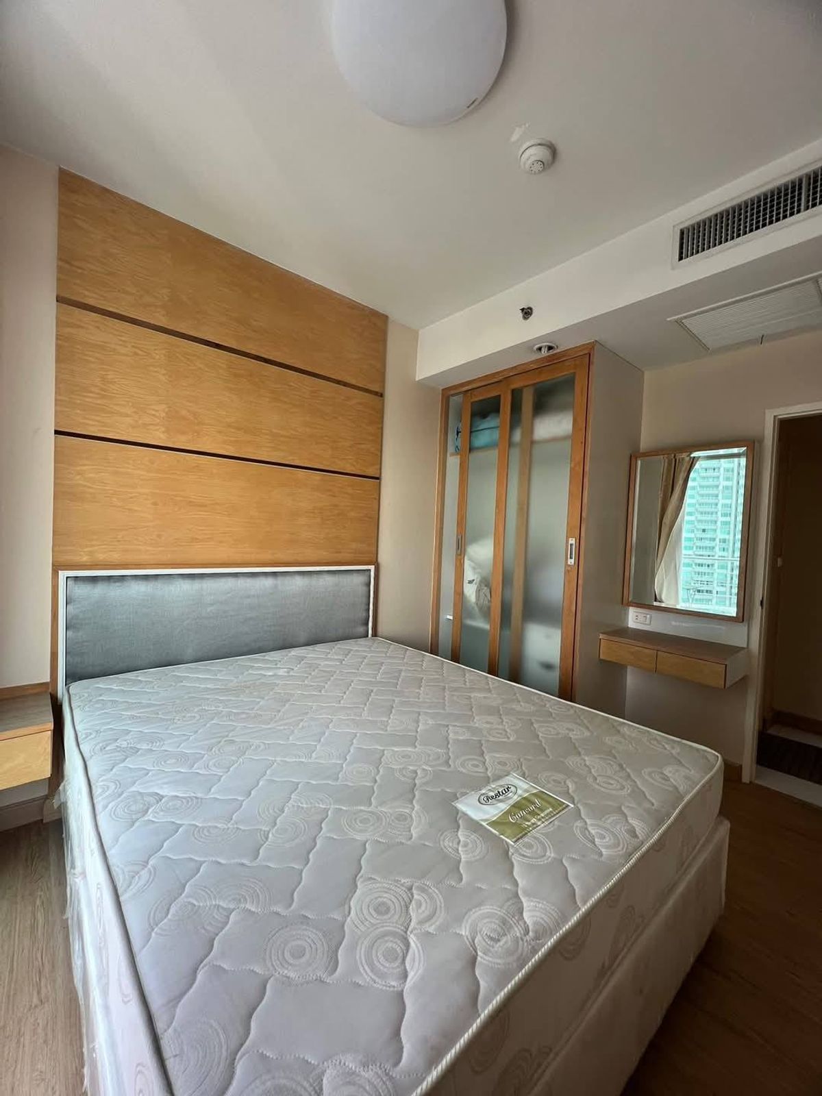 ขายคอนโดวงเวียนใหญ่ เจริญนคร : Supalai River Place Charoen Nakhon / 1 Bedroom (FOR SALE), ศุภาลัย ริเวอร์ เพลส เจริญนคร / 1 ห้องนอน (ขาย) MHOW693