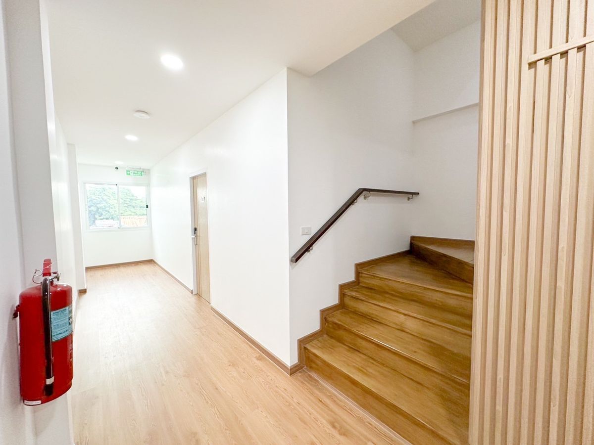 For RentPinklao, Charansanitwong : Line ID: @zimple_asset New Cozy Daily Room Stay ✨ Modern, clean, and safe rooms in a convenient location. Next to Yanhee Hospital, only 180 m from MRT Bang Or