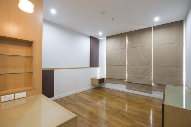For SaleCondoSilom, Saladaeng, Bangrak : 🔥Urgent Sale+🔥The Royal Saladaeng, near BTS Saladaeng, fully furnished, ready to move in