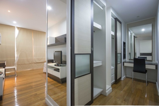 ขายคอนโดสีลม ศาลาแดง บางรัก : 🔥ขายด่วน+🔥เดอะ รอยัล ศาลาแดง ใกล้ BTS ศาลาแดง เฟอร์นิเจอร์ครบ พร้อมเข้าอยู่