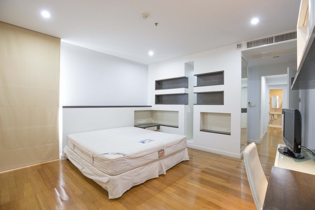 ขายคอนโดสีลม ศาลาแดง บางรัก : 🔥ขายด่วน+🔥เดอะ รอยัล ศาลาแดง ใกล้ BTS ศาลาแดง เฟอร์นิเจอร์ครบ พร้อมเข้าอยู่