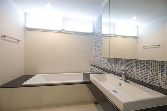 ขายคอนโดสีลม ศาลาแดง บางรัก : 🔥ขายด่วน+🔥เดอะ รอยัล ศาลาแดง ใกล้ BTS ศาลาแดง เฟอร์นิเจอร์ครบ พร้อมเข้าอยู่