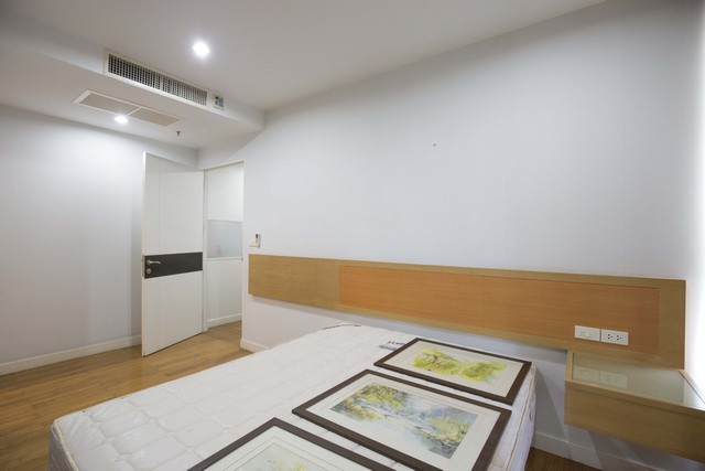 ขายคอนโดสีลม ศาลาแดง บางรัก : 🔥ขายด่วน+🔥เดอะ รอยัล ศาลาแดง ใกล้ BTS ศาลาแดง เฟอร์นิเจอร์ครบ พร้อมเข้าอยู่