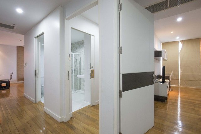 ขายคอนโดสีลม ศาลาแดง บางรัก : 🔥ขายด่วน+🔥เดอะ รอยัล ศาลาแดง ใกล้ BTS ศาลาแดง เฟอร์นิเจอร์ครบ พร้อมเข้าอยู่