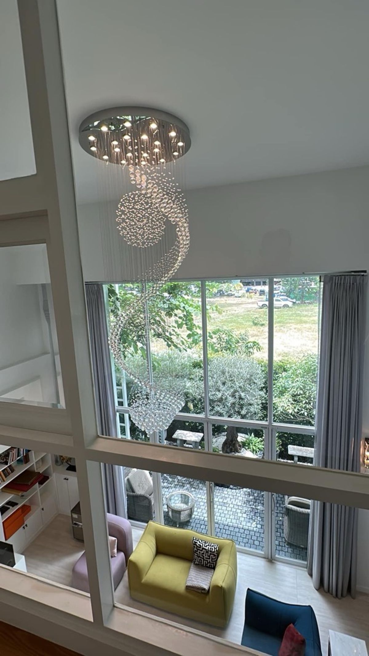 For RentHouseSukhumvit, Asoke, Thonglor : 📢👇 Single House – Newly Renovated .Convenient access via multiple routes, located in the Em District area. The layout allows for a swimming pool to be added.