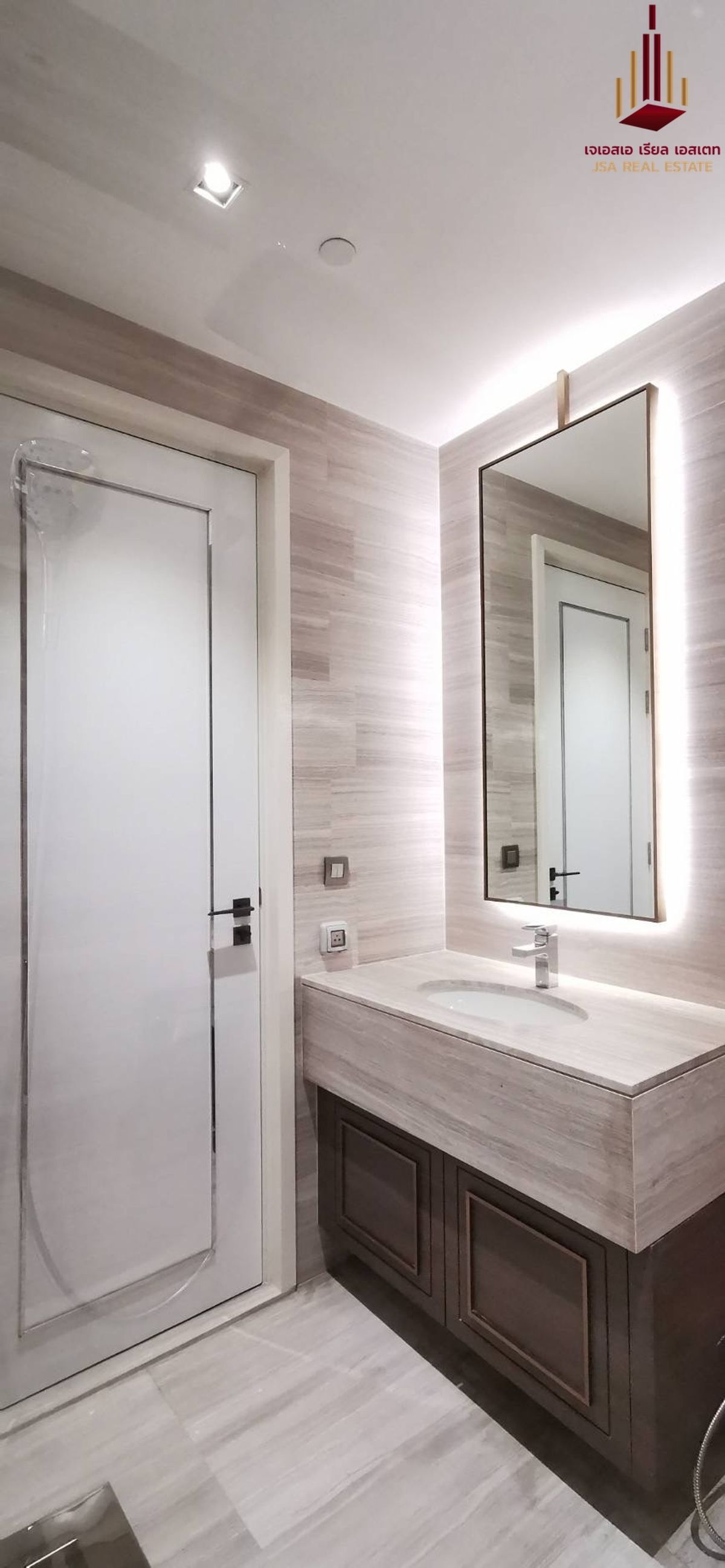 ขายคอนโดสุขุมวิท อโศก ทองหล่อ : ✨ For Sale: The Diplomat 39 Condo ✨  💰 Only 32,860,000 THB