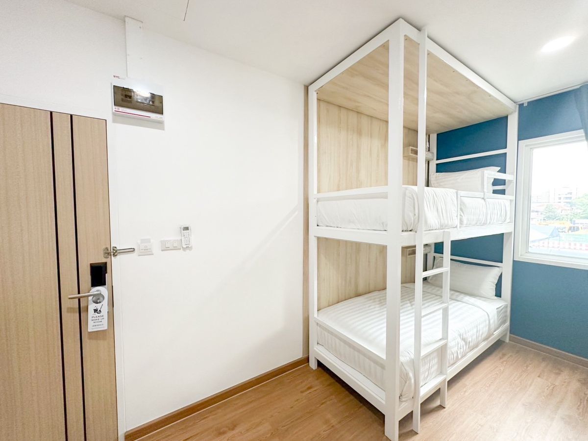 For RentPinklao, Charansanitwong : Line ID: @zimple_asset New Cozy Daily Room Stay ✨ Modern, clean, and safe rooms in a convenient location. Next to Yanhee Hospital, only 180 m from MRT Bang Or