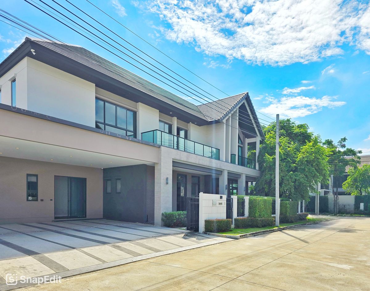 ขายด่วน ม.บางกอก บูเลอวาร์ด ซิกเนเจอร์ สาทร-ราชพฤกษ์ บ้านแปลงมุม ไซส์ใหญ่ 120 ตรว. 538 ตรม. Loading...