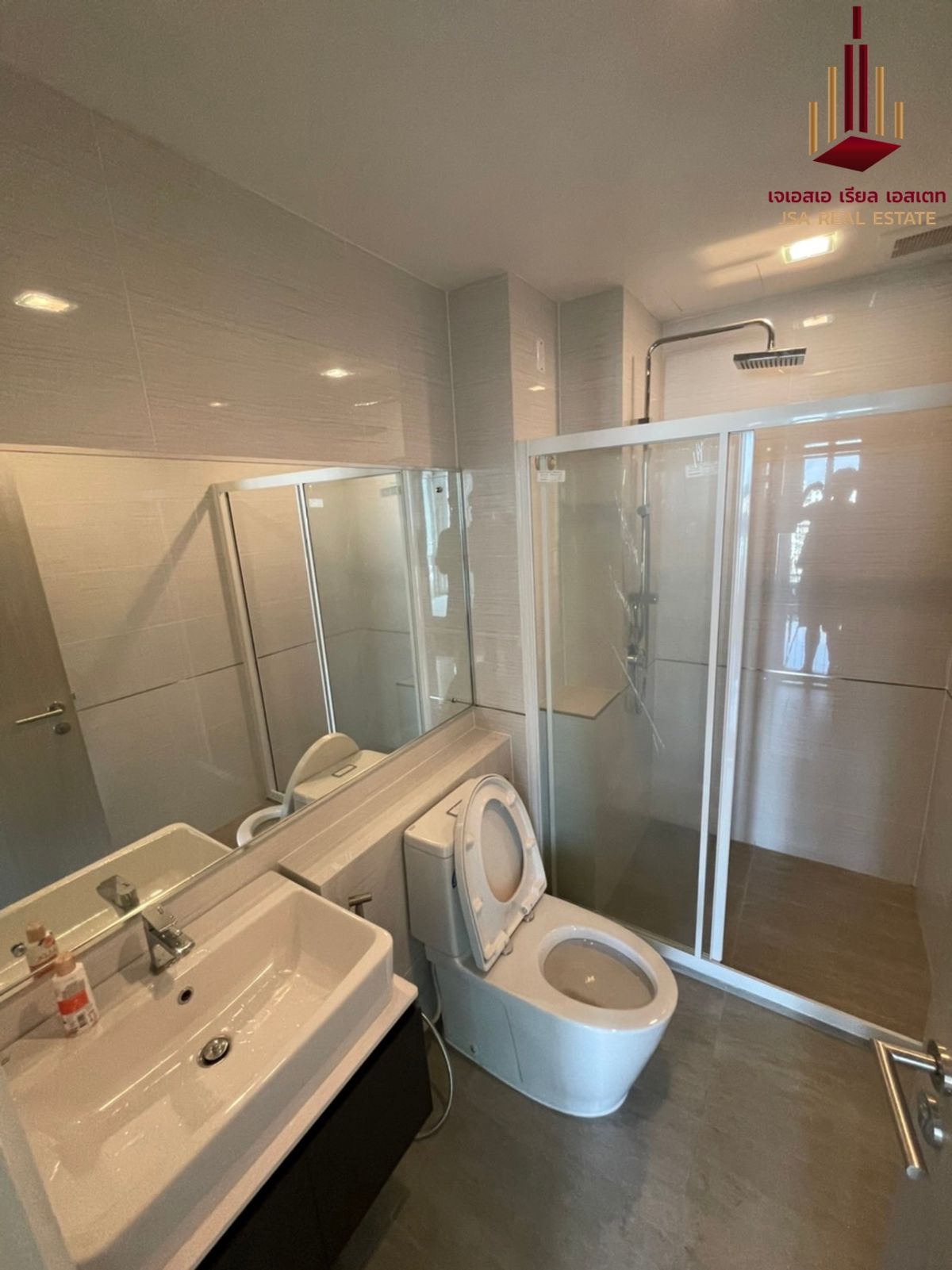 For RentCondoSamut Prakan,Samrong : ✨ For Rent: The Metropolis Samrong Condo ✨ 💰 ONLY 11,000 THB/Month