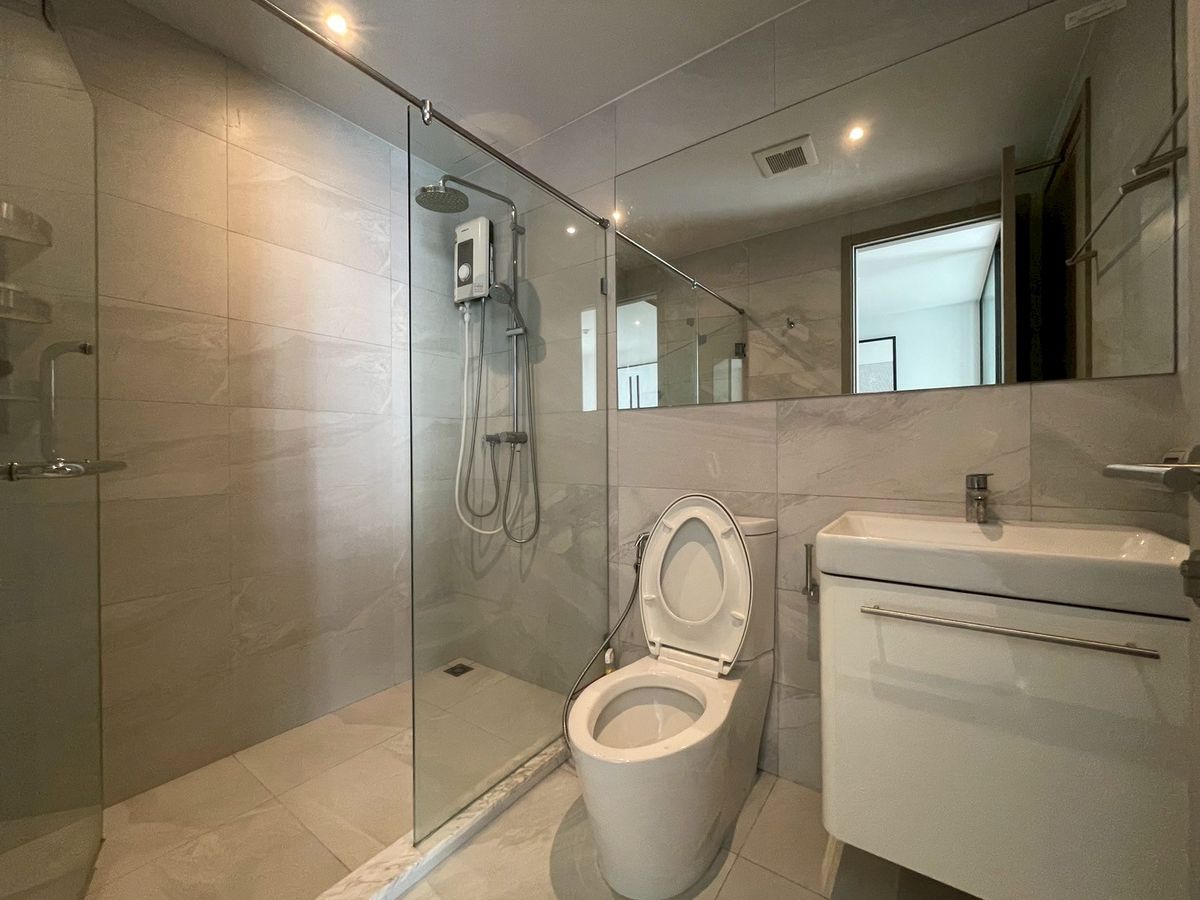 For RentCondoSukhumvit, Asoke, Thonglor : Rhythm Ekkamai for rent, 26,000 baht/month [MNr250901]