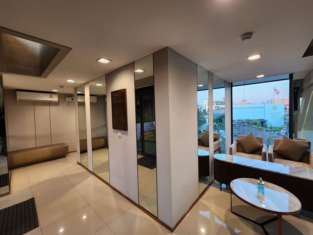 คอนโดปิ่นเกล้า จรัญสนิทวงศ์ : ขายห้องมุม มี 3 ทิศ เหนือ ตะวันตก และทิศใต้ ขายพร้อมอยู่แล้วคอนโด ทำเลศิริราช The Tree จรัญ 30 **แบบ ห้องหายาก 1 ชั้น มี1 ห้อง **โทนขาวมินิมอล