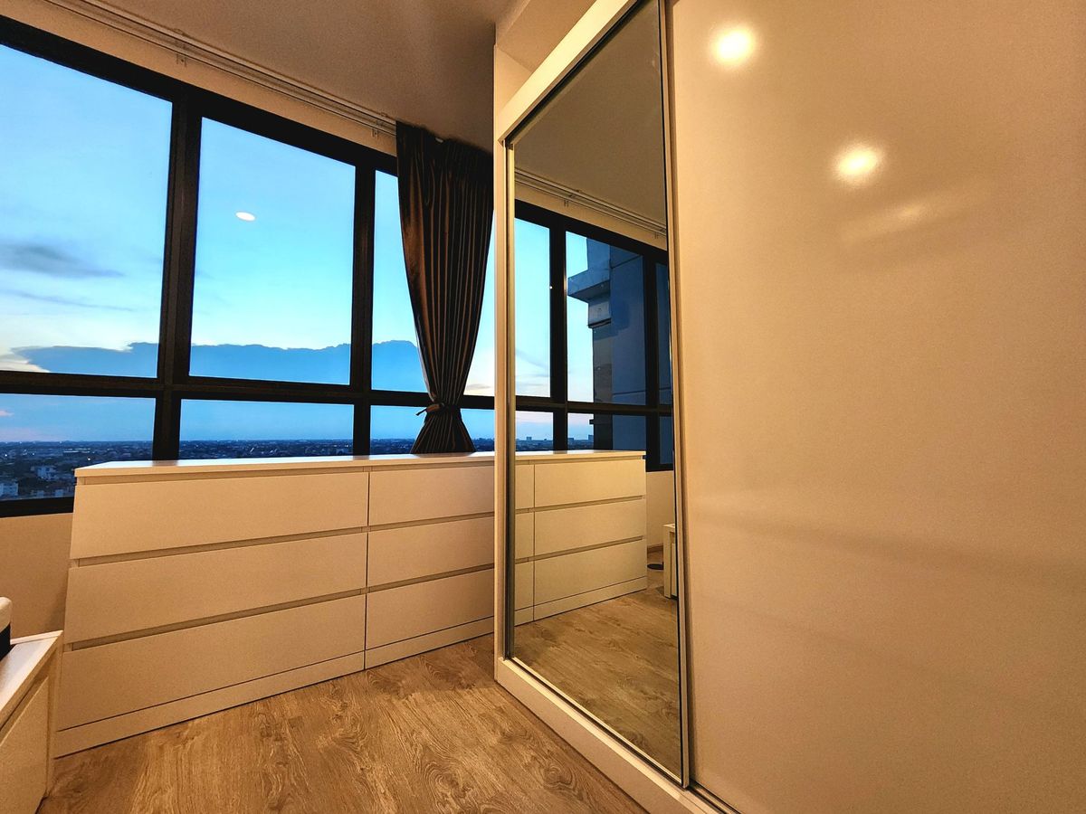 คอนโดปิ่นเกล้า จรัญสนิทวงศ์ : ขายห้องมุม มี 3 ทิศ เหนือ ตะวันตก และทิศใต้ ขายพร้อมอยู่แล้วคอนโด ทำเลศิริราช The Tree จรัญ 30 **แบบ ห้องหายาก 1 ชั้น มี1 ห้อง **โทนขาวมินิมอล