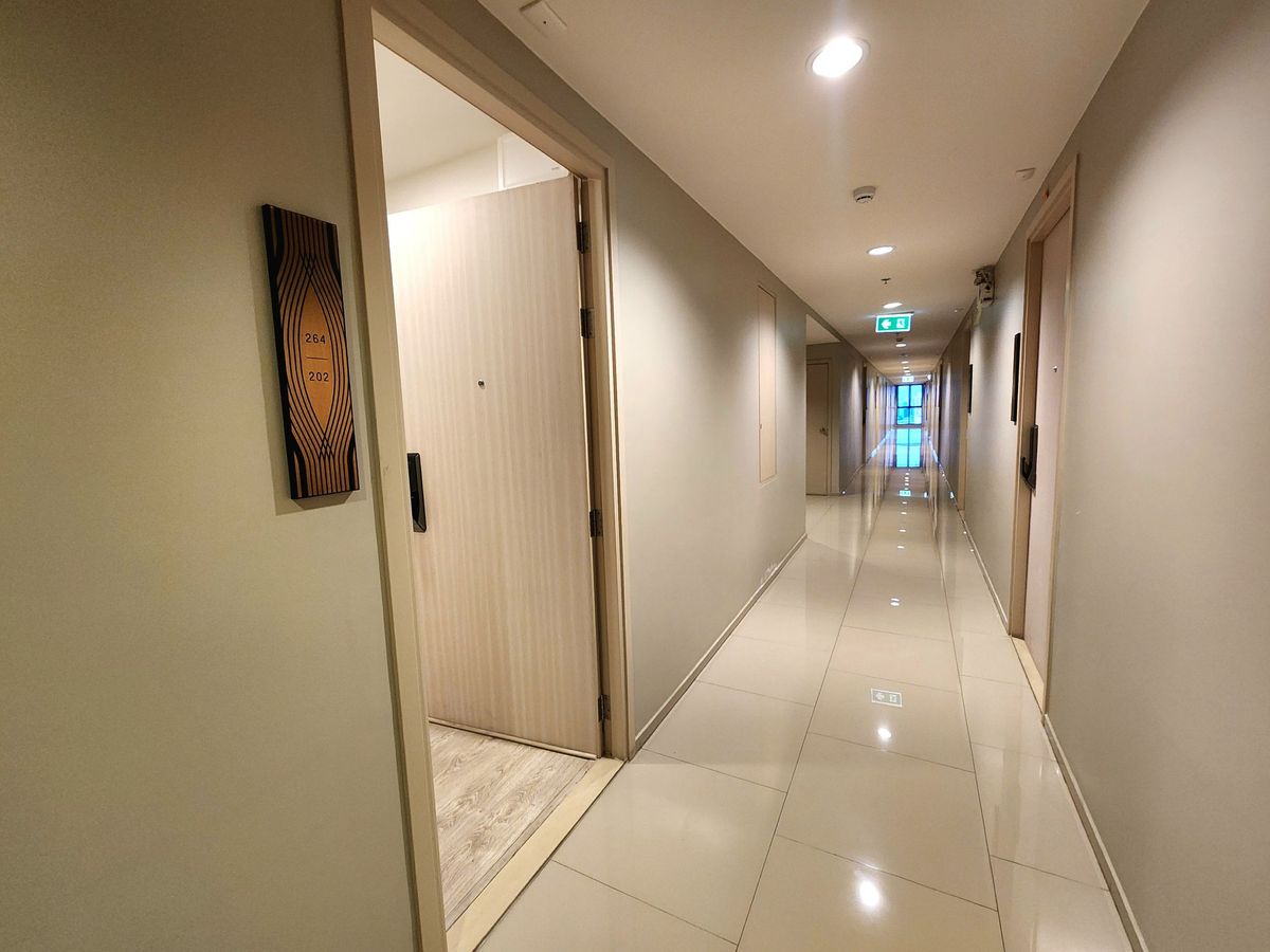 คอนโดปิ่นเกล้า จรัญสนิทวงศ์ : ขายห้องมุม มี 3 ทิศ เหนือ ตะวันตก และทิศใต้ ขายพร้อมอยู่แล้วคอนโด ทำเลศิริราช The Tree จรัญ 30 **แบบ ห้องหายาก 1 ชั้น มี1 ห้อง **โทนขาวมินิมอล