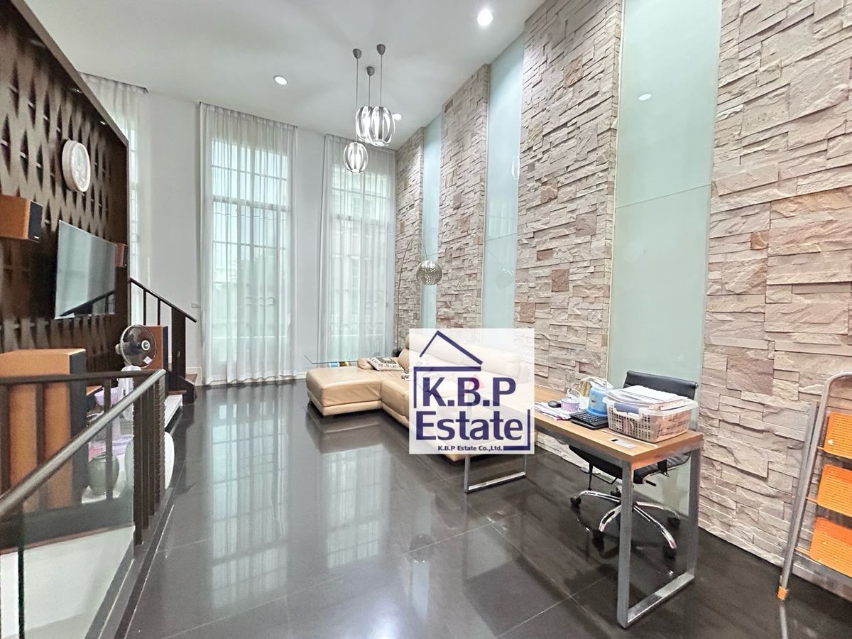 ขายทาวน์โฮมสาทร นราธิวาส : ขายบ้านกลางกรุงสาทร-นราธิวาส 4ชั้น 5 ห้องนอน 6 ห้องน้ำ 23.40ตร.วา /277 ตรม. นัดชมโทร.0645254286