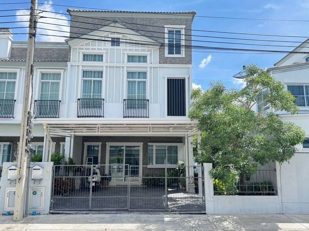 For RentTownhomeBangna, Bearing, Lasalle : 💥ForRent💥3Bed • Indy Bangna-Ramkhamhang 2 🏡 Near Mega Bangna ✨ Duplex ‼️Corner House with Private Garden 🌳 Ready to move in ‼️