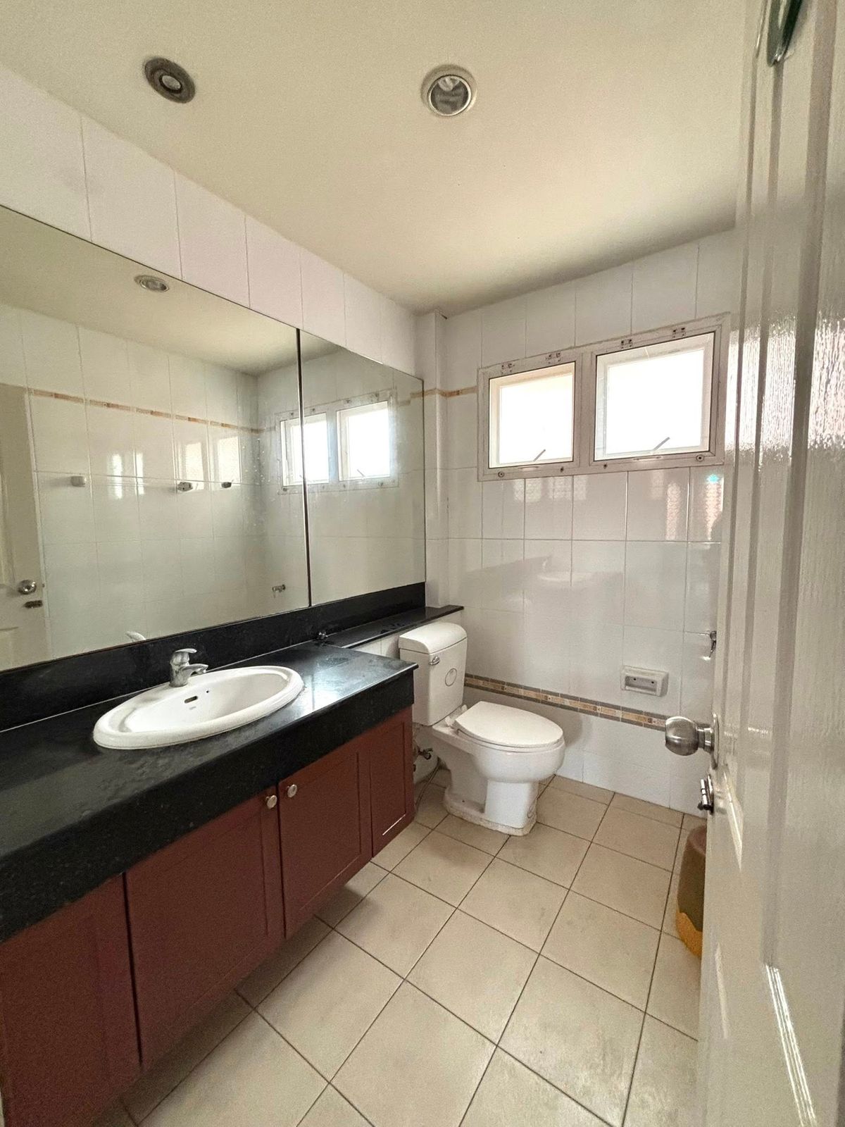 บ้านลาดพร้าว101 แฮปปี้แลนด์ : 🌟 ขาย/ให้เช่าบ้านเดี่ยว 2 ชั้น โครงการ Krongthong Villa Park ทำเลบางกะปิ ขนาดใหญ่ 3 ห้องนอน 3 ห้องน้ำ พร้อมที่จอดรถ 1-2 คัน ตกแต่งครบพร้อมเข้าอยู่ เหมาะสำหรับครอบครัว เดินทางสะดวก ใกล้ห้างสรรพสินค้า โรงเรียน โรงพยาบาล