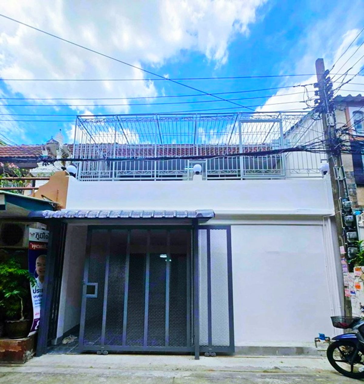 For RentTownhomeRatchadapisek, Huaikwang, Suttisan : MRT HuaiKhwang 745m. 2-story townhouse for rent renovated Once every 3-6 years 19sq.wa. 149sq.m. 28