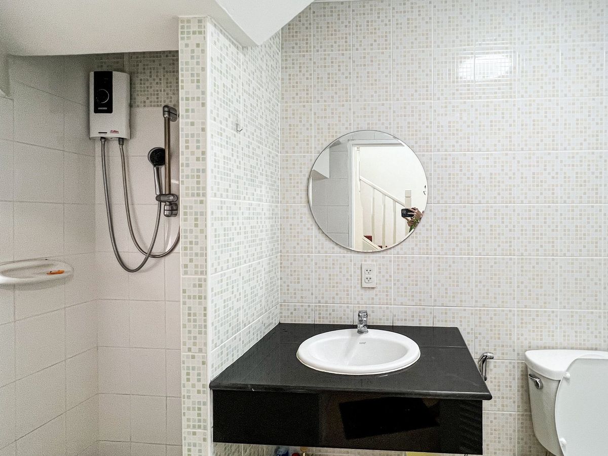 HouseLadkrabang, Suwannaphum Airport : 🌟 Detached 2-Storey House for Sale/Rent in Prawet-Suvarnabhumi – Spacious 3 Bedrooms, 3 Bathrooms, 1 Maid Room, Fully Furnished and Move-In Ready, Convenient Location Near Expressways and Suvarnabhumi Airport