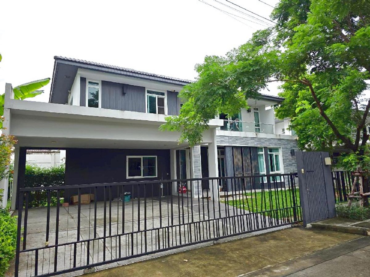 For SaleHouseBangna, Bearing, Lasalle : For Sale Mantana 2 Bangna Km.7 Spacious Perfect for Modern Living