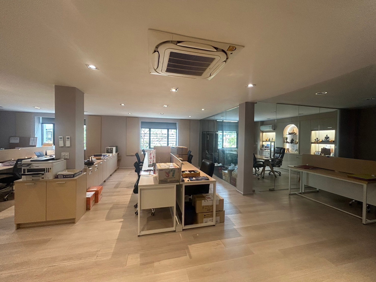 For RentOfficeSilom, Saladaeng, Bangrak : Office for rent 169 SQM near BTS Chong Nonsi