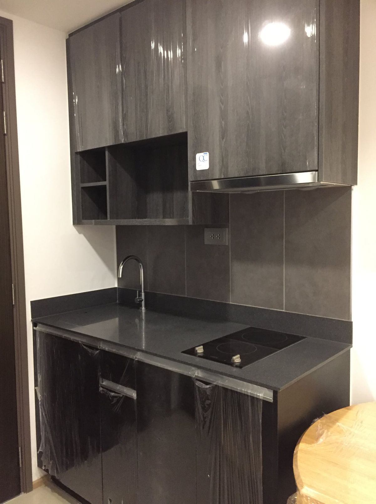 ให้เช่าคอนโดสยาม จุฬา สามย่าน : Ashton Chula Silom【𝐑𝐄𝐍𝐓】🔥ห้องโทนไม้คลาสสิก เติมความผ่อนคลายและสุนทรียะในทุกการใช้ชีวิต🔥  ติดต่อไลน์ไอดี: @hacondo