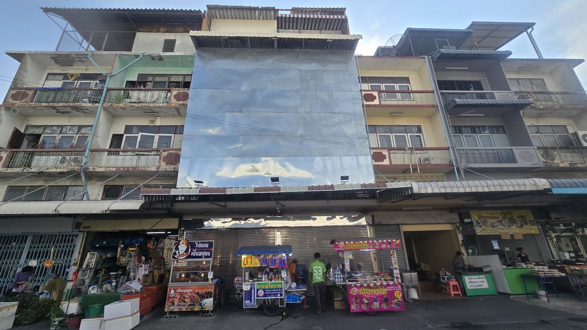For RentShop HousePinklao, Charansanitwong : 2 commercial buildings for rent at the entrance of Soi Charan 37, addicted to Macro Charan and Lotus.