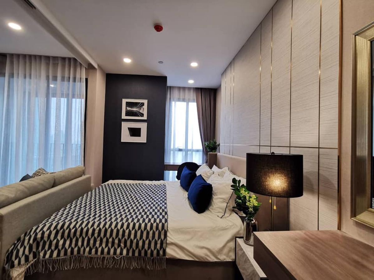 For RentCondoSiam Paragon ,Chulalongkorn,Samyan : Ashton Chula Silom【𝐑𝐄𝐍𝐓】🔥Sleek and elegant design with a dark tone adds a calm and confident atmosphere to every corner of the room.🔥  Contact Line ID: @hacondo