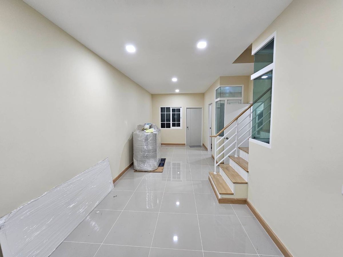 For SaleHousePinklao, Charansanitwong : 🏡 For Sale: Golden Neo & Golden Town Siriraj–Ratchaphruek – 2-Storey Southampton-Style Townhome, 4 Bedrooms, 2 Bathrooms, Fully Furnished with Appliances, 103 sq.m. Spacious Living Area, Prime Location Near MRT/BTS with Complete Amenities