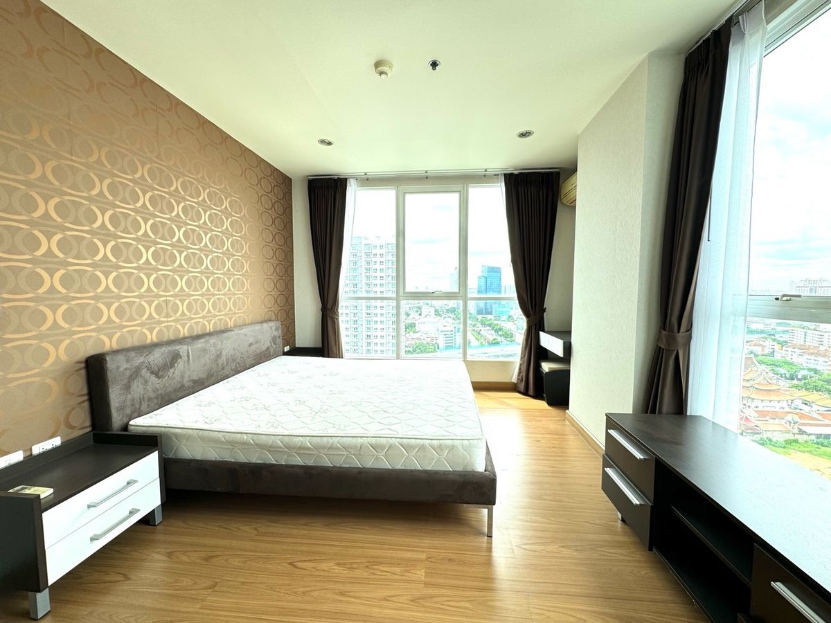 For RentCondoSathorn, Narathiwat : Available: The Complete Narathiwat Condo, large 2-bedroom, 2-bathroom unit.