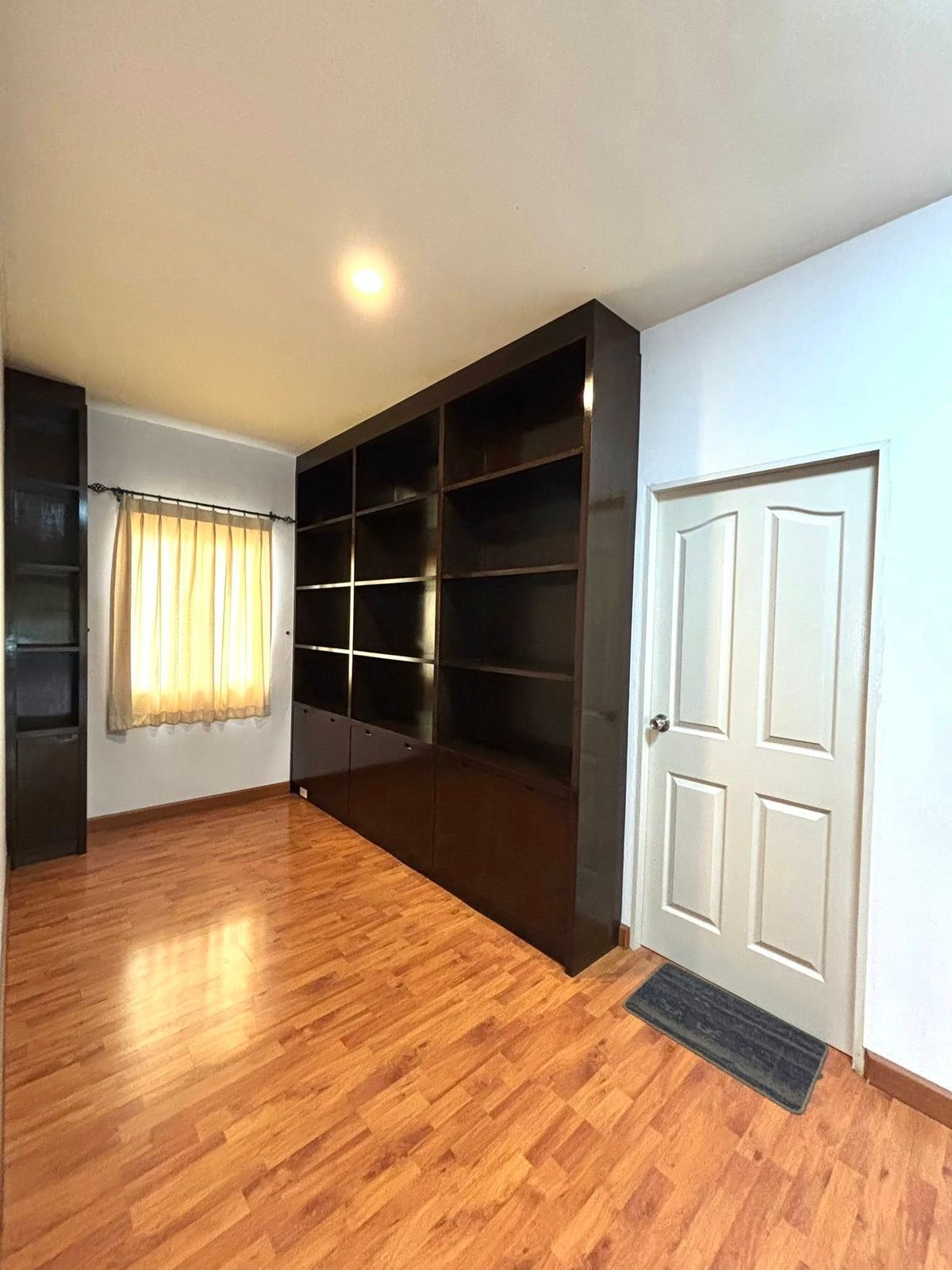 บ้านลาดพร้าว101 แฮปปี้แลนด์ : 🌟 ขาย/ให้เช่าบ้านเดี่ยว 2 ชั้น โครงการ Krongthong Villa Park ทำเลบางกะปิ ขนาดใหญ่ 3 ห้องนอน 3 ห้องน้ำ พร้อมที่จอดรถ 1-2 คัน ตกแต่งครบพร้อมเข้าอยู่ เหมาะสำหรับครอบครัว เดินทางสะดวก ใกล้ห้างสรรพสินค้า โรงเรียน โรงพยาบาล