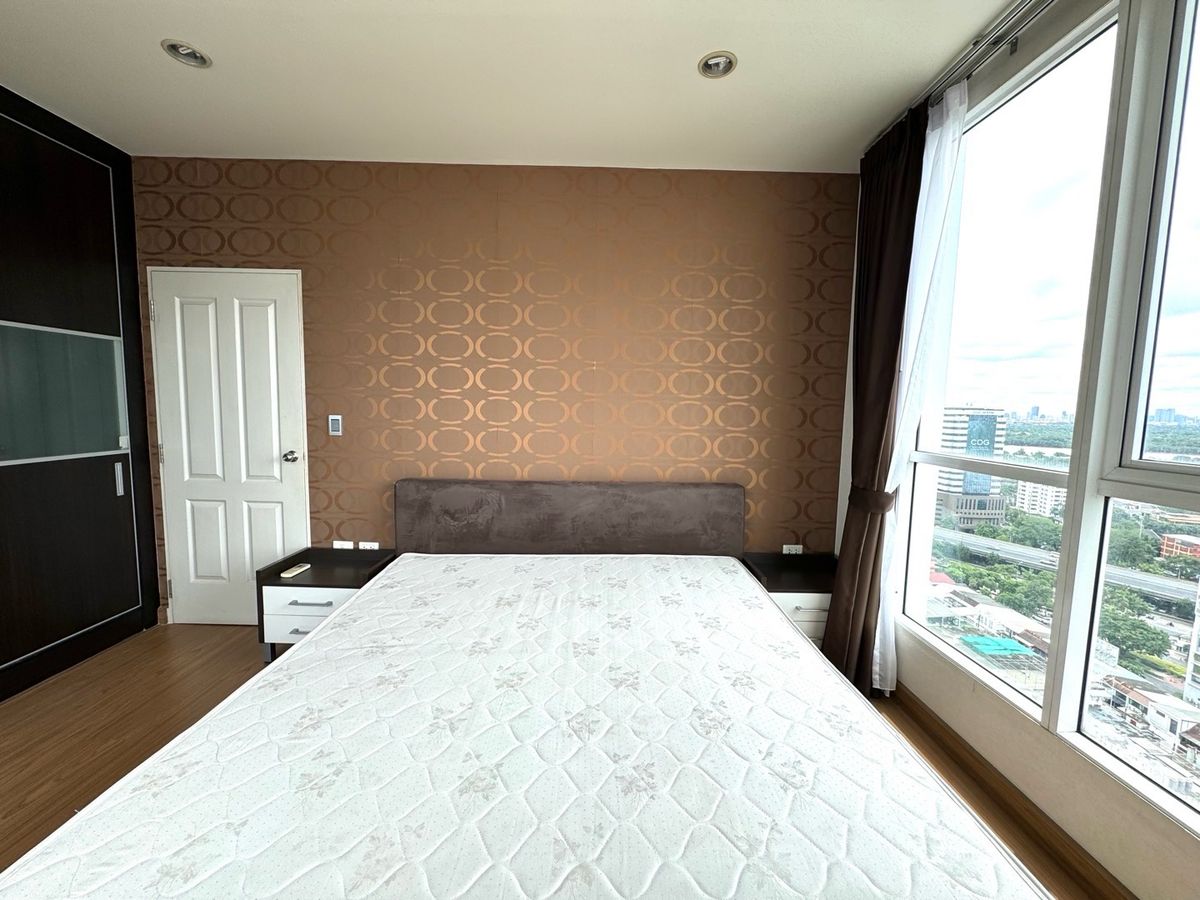 For RentCondoSathorn, Narathiwat : Available: The Complete Narathiwat Condo, large 2-bedroom, 2-bathroom unit.