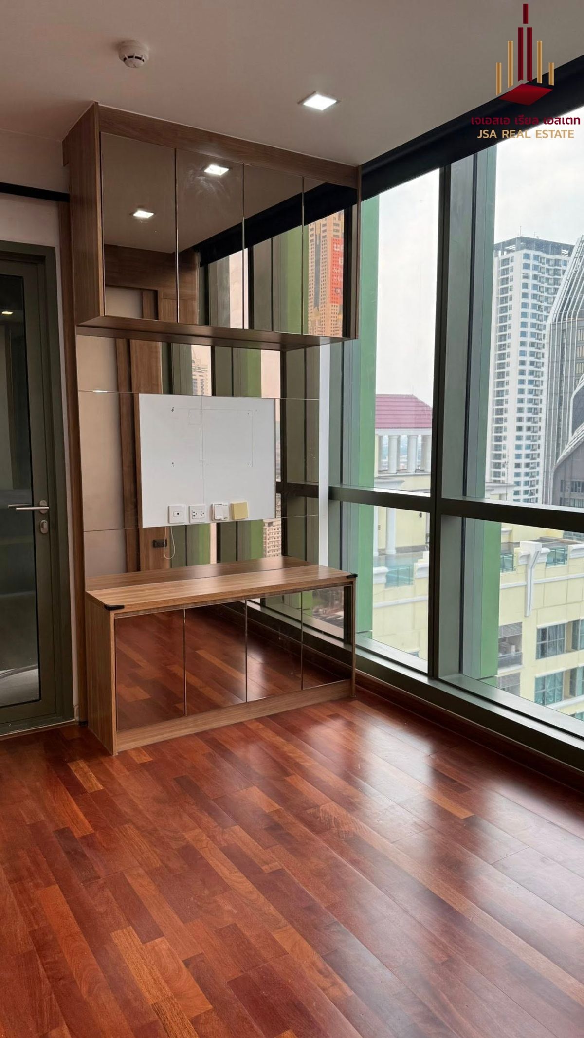 For SaleCondoRatchathewi,Phayathai : ✨ For Sale: Wish Signature Midtown Siam Condo ✨ 💰 ONLY 5,974,000 THB