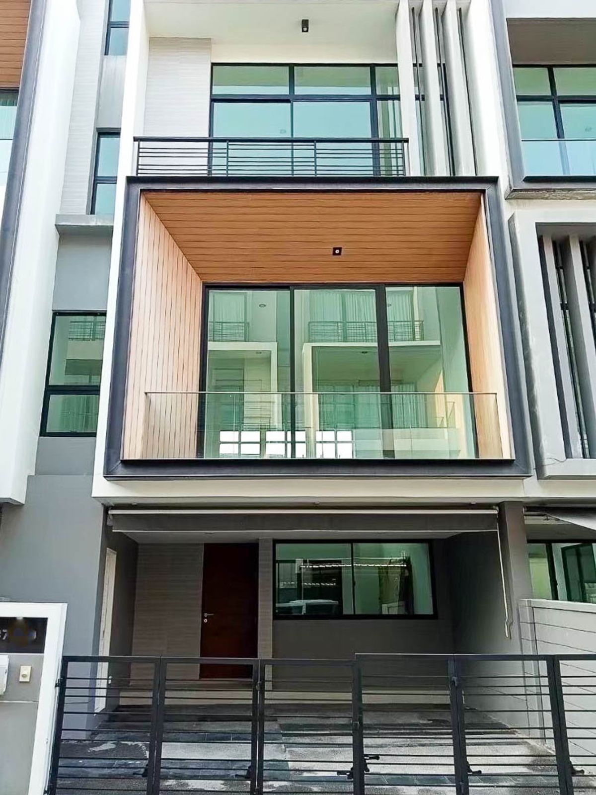 For SaleTownhomePattanakan, Srinakarin : TownHome for Sale Nirvana Define Rama 9, 3 bedroom 21 sqw 235 sqm Near Ramkhamhaeng, Pattanakarn, Huamak, The Nine : SL25S-019