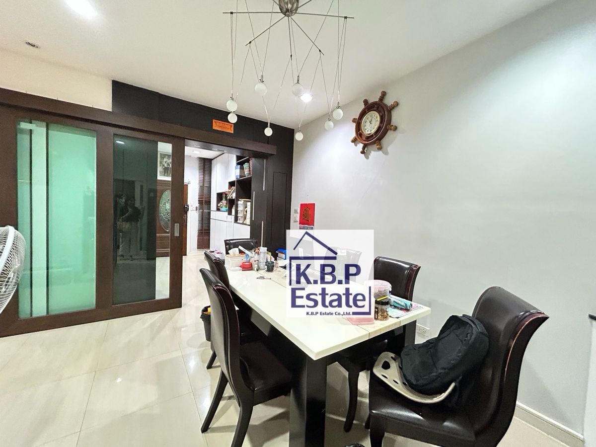 ขายทาวน์โฮมสาทร นราธิวาส : ขายบ้านกลางกรุงสาทร-นราธิวาส 4ชั้น 5 ห้องนอน 6 ห้องน้ำ 23.40ตร.วา /277 ตรม. นัดชมโทร.0645254286