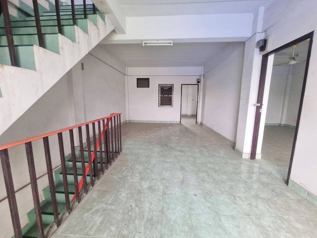 Shop HouseSamut Prakan,Samrong : Selling/ renting 2 commercial buildings, Soi Yu Suk, near Bang Mueang Municipality, Samut Prakan, Kanchana Code: T8224
