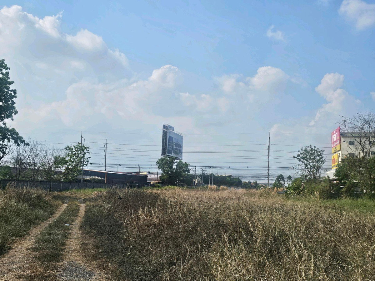 ขายที่ดินปทุมธานี รังสิต ธรรมศาสตร์ : ขายที่ดินติดถนนหมายเลข 3312 (ถนนลำลูกกาฝั่งขาเข้ากรุงเทพฯ) ถมแล้วเต็มพื้นที่ มีรั้วปูน และประตูปิด-เปิด 