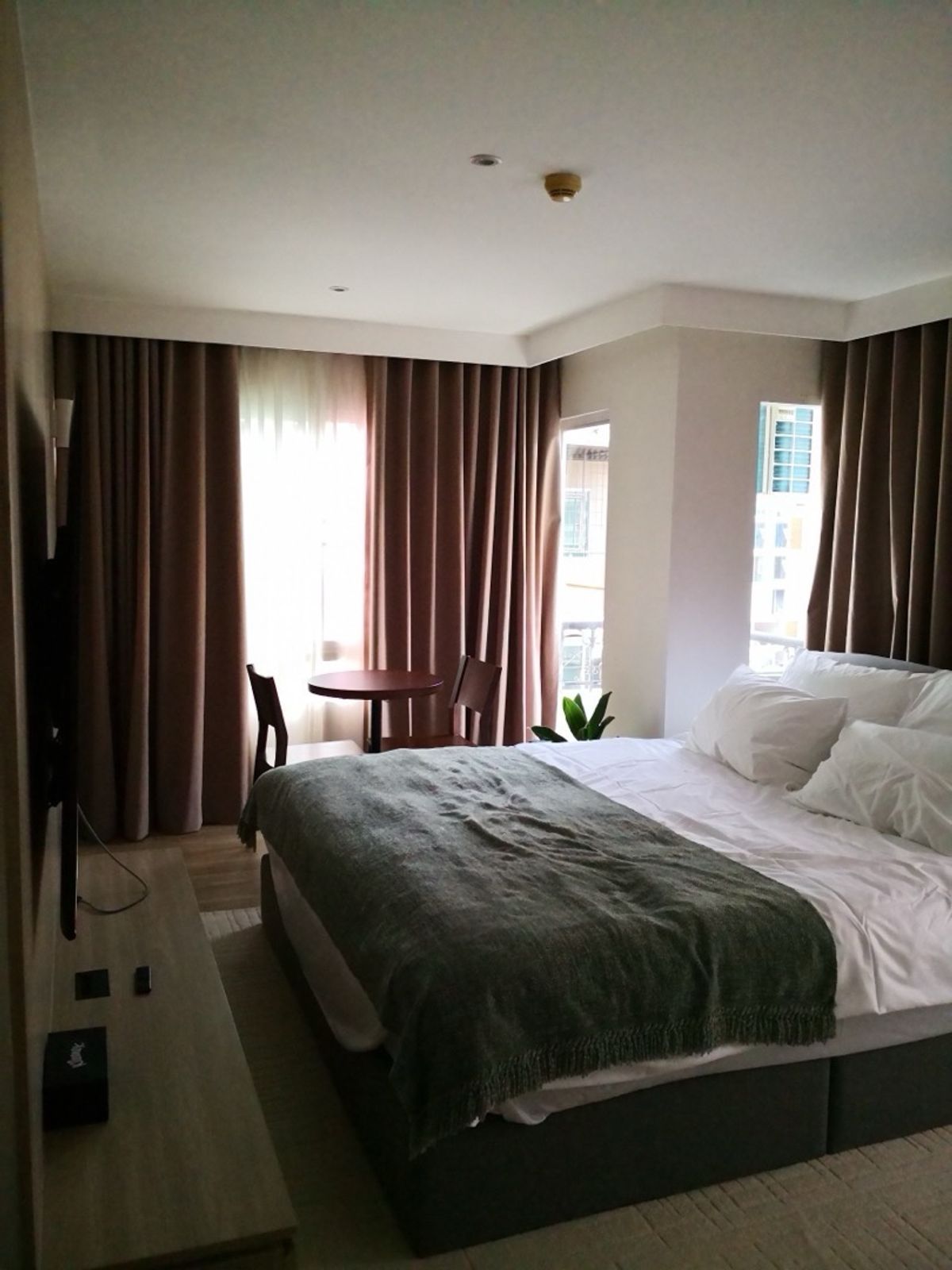 ขายคอนโดสีลม ศาลาแดง บางรัก : Investment Unit – Surawong City Resort | Corner Room in Silom CBD พร้อมผู้เช่า รับรายได้ 30K–35K/เดือนทันที