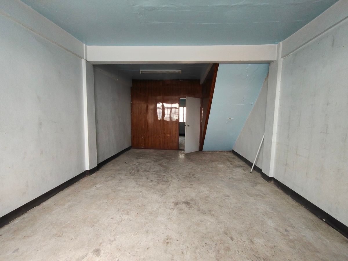 Shop HouseEakachai, Bang Bon : Selling a 4.5 -story commercial building, Ekachai 94 with warehouses and space on the side 🚗 Good location on the main road Ekachai-Bang Bon Near Kanchanaphisek Road, near the expressway 📍 area 44.8 sq.w. with a warehouse behind Can support various busine