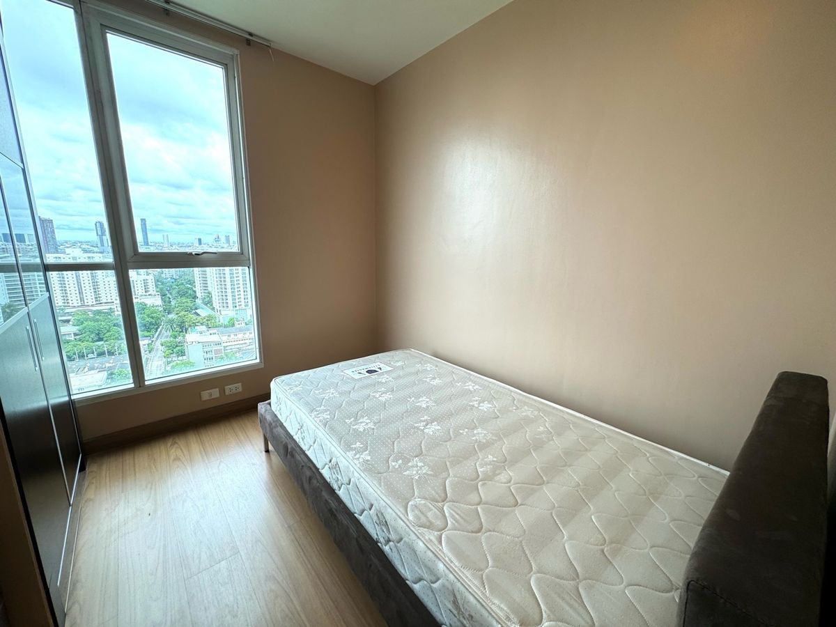 For RentCondoSathorn, Narathiwat : Available: The Complete Narathiwat Condo, large 2-bedroom, 2-bathroom unit.