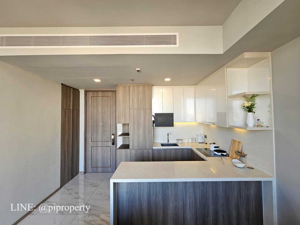For RentCondoSukhumvit, Asoke, Thonglor : High floor and good room condition, 1 Bedroom 51sqm layout unit for rent in Celes Asoke. MRT and BTS interchange located. Top luxury condo in the heart of Asoke.  높은 층과 좋은 객실 상태, Celes Asoke에 있는 1침실 51평방미터 레이아웃 유닛을 임대합니다. MRT와 BTS 인터체인지가 있습니다. 아속(Asoke) 중