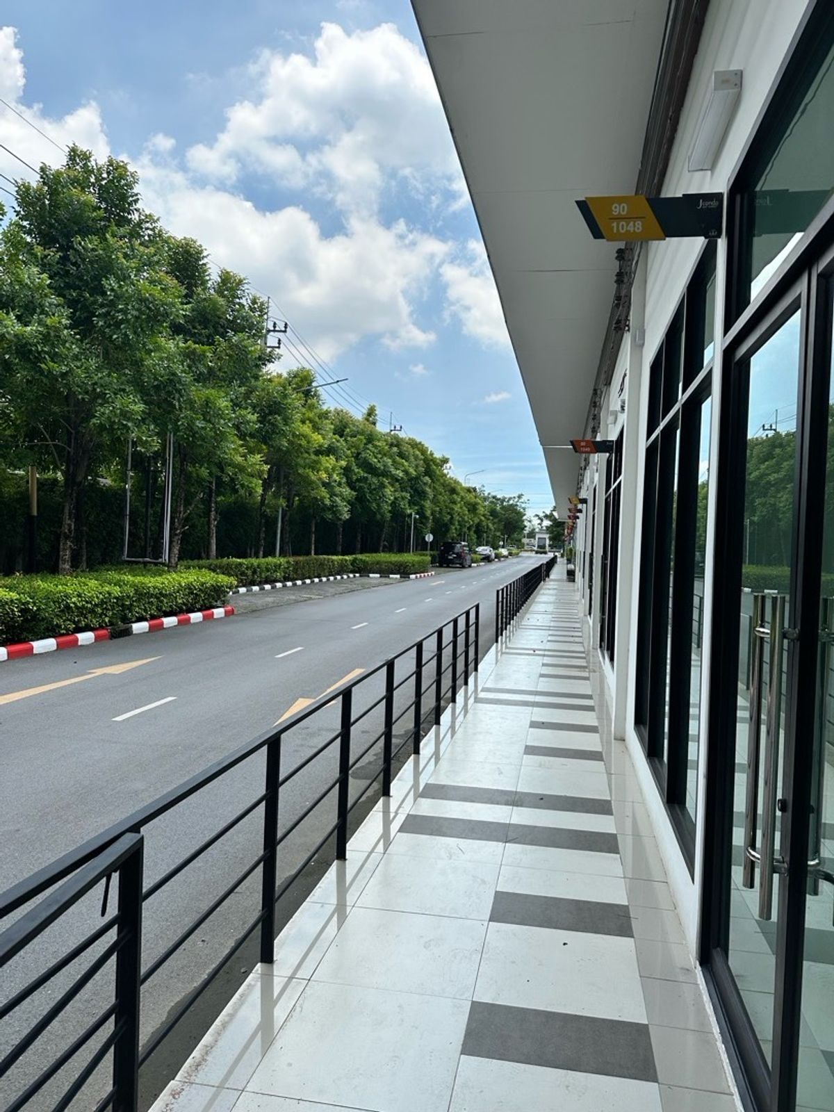 ให้เช่าคอนโดบางแค เพชรเกษม : ให้เช่า ซ็อป(สำหรับทำสำนักงาน)หรือร้านนวด ร้านทำเล็บ อื่นๆจดทะเบียนบริษัทได้
ในคอนโด เจคอนโด (สาทร-กัลปพฤกษ์)