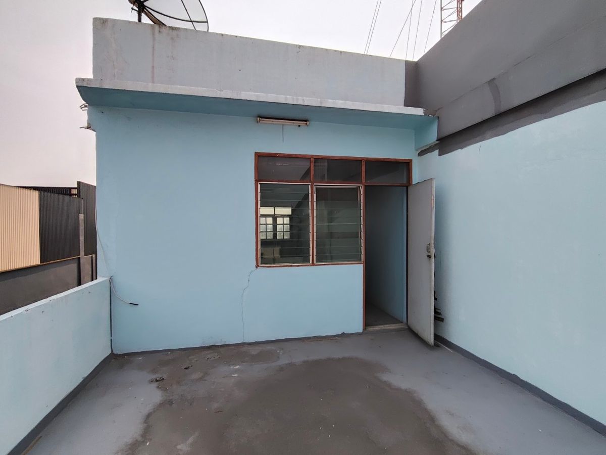 Shop HouseEakachai, Bang Bon : Selling a 4.5 -story commercial building, Ekachai 94 with warehouses and space on the side 🚗 Good location on the main road Ekachai-Bang Bon Near Kanchanaphisek Road, near the expressway 📍 area 44.8 sq.w. with a warehouse behind Can support various busine