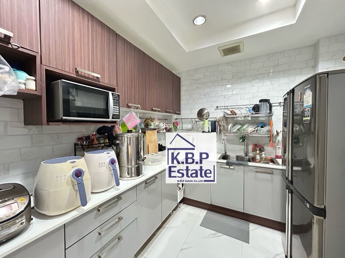 ขายทาวน์โฮมสาทร นราธิวาส : ขายบ้านกลางกรุงสาทร-นราธิวาส 4ชั้น 5 ห้องนอน 6 ห้องน้ำ 23.40ตร.วา /277 ตรม. นัดชมโทร.0645254286