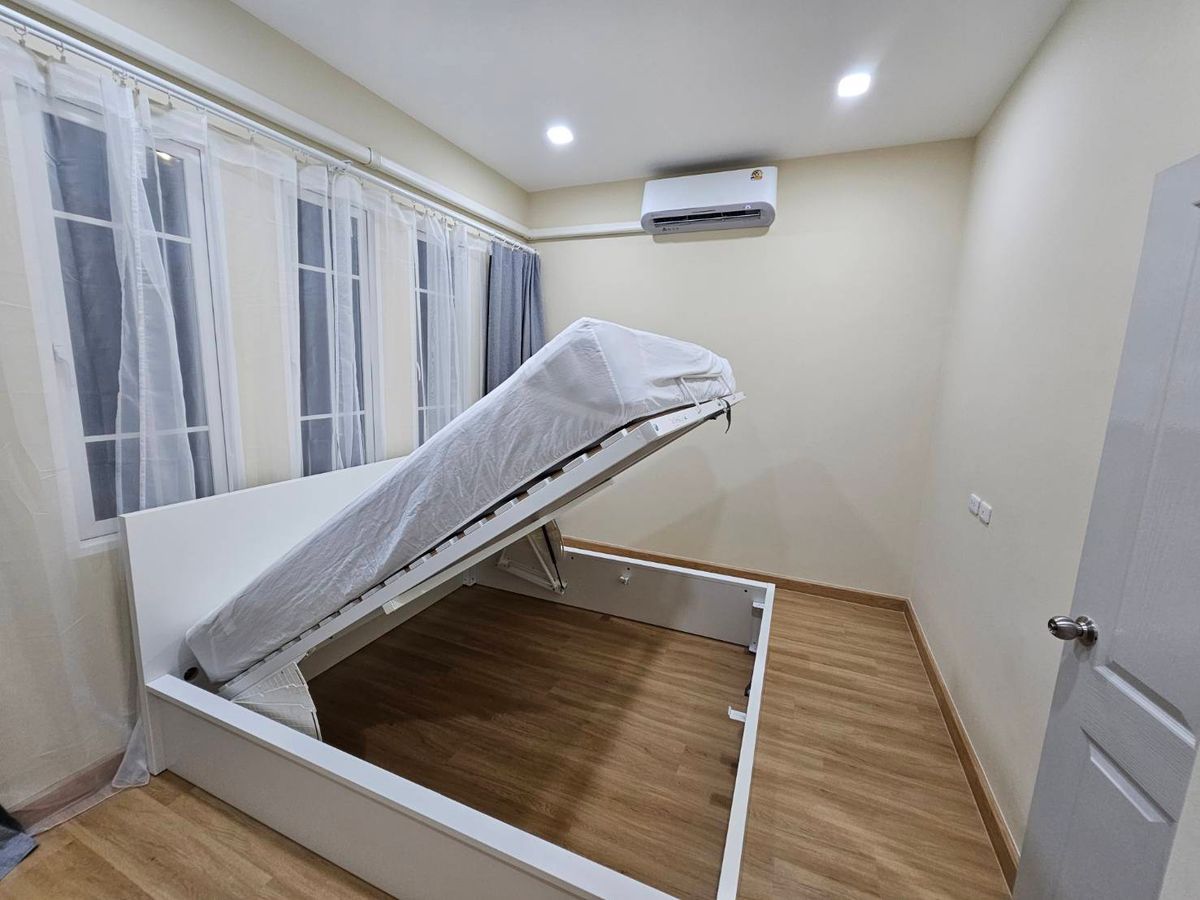 For SaleHousePinklao, Charansanitwong : 🏡 For Sale: Golden Neo & Golden Town Siriraj–Ratchaphruek – 2-Storey Southampton-Style Townhome, 4 Bedrooms, 2 Bathrooms, Fully Furnished with Appliances, 103 sq.m. Spacious Living Area, Prime Location Near MRT/BTS with Complete Amenities