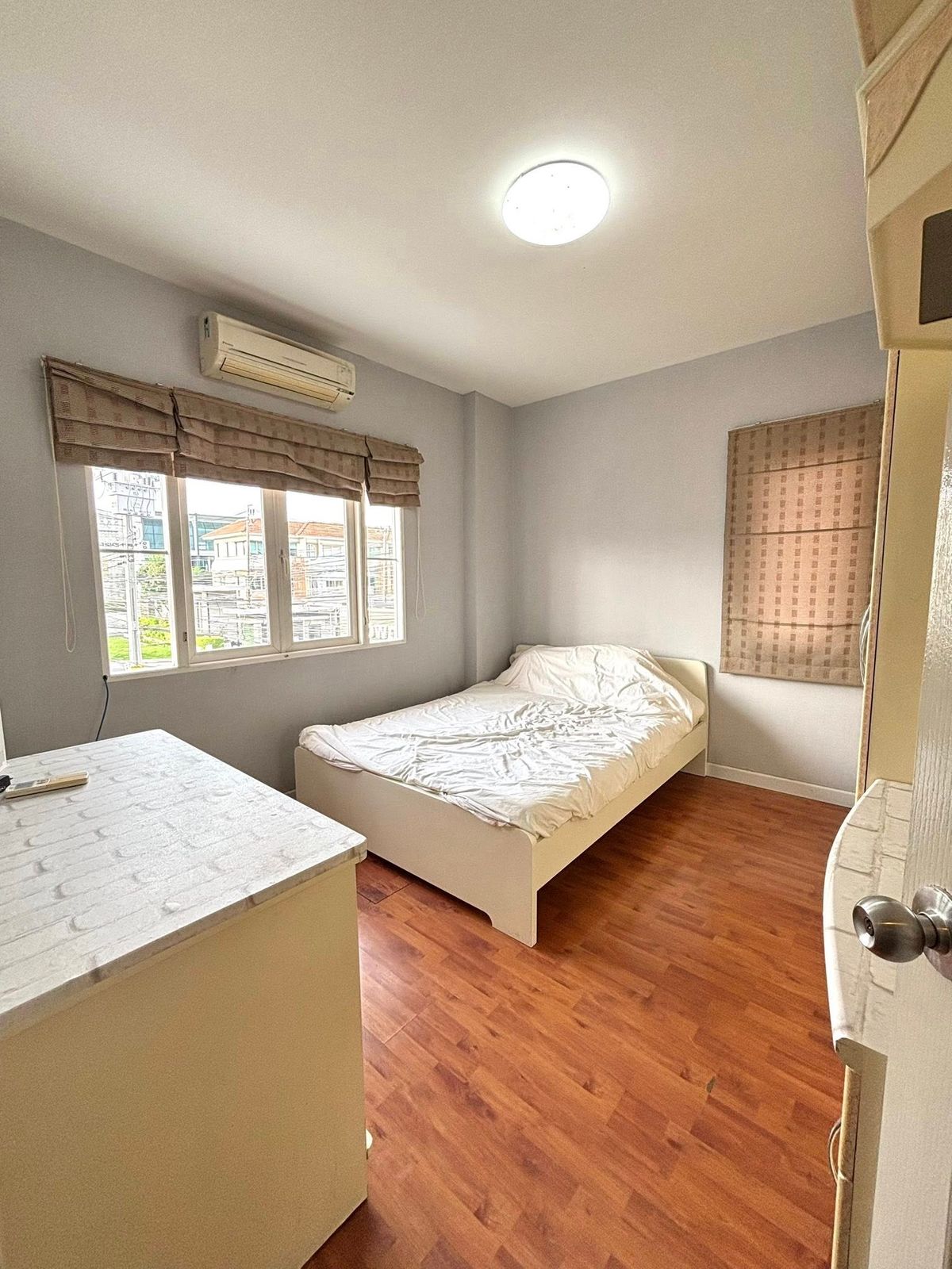 บ้านลาดพร้าว101 แฮปปี้แลนด์ : 🌟 ขาย/ให้เช่าบ้านเดี่ยว 2 ชั้น โครงการ Krongthong Villa Park ทำเลบางกะปิ ขนาดใหญ่ 3 ห้องนอน 3 ห้องน้ำ พร้อมที่จอดรถ 1-2 คัน ตกแต่งครบพร้อมเข้าอยู่ เหมาะสำหรับครอบครัว เดินทางสะดวก ใกล้ห้างสรรพสินค้า โรงเรียน โรงพยาบาล