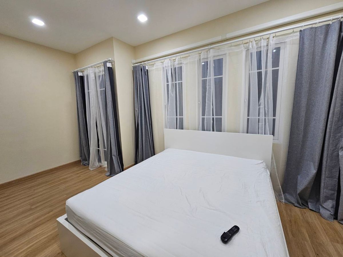 For SaleHousePinklao, Charansanitwong : 🏡 For Sale: Golden Neo & Golden Town Siriraj–Ratchaphruek – 2-Storey Southampton-Style Townhome, 4 Bedrooms, 2 Bathrooms, Fully Furnished with Appliances, 103 sq.m. Spacious Living Area, Prime Location Near MRT/BTS with Complete Amenities