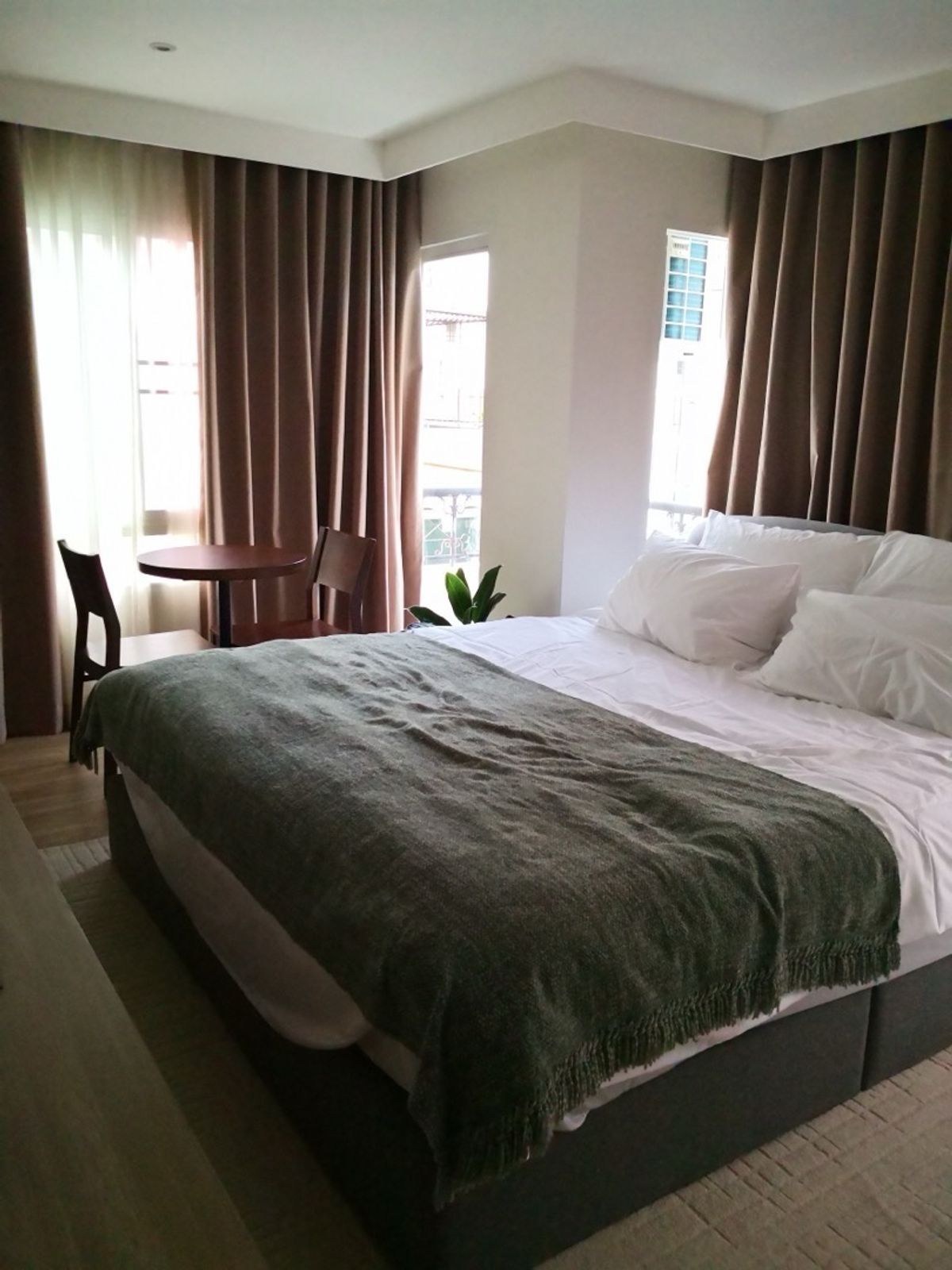 ขายคอนโดสีลม ศาลาแดง บางรัก : Investment Unit – Surawong City Resort | Corner Room in Silom CBD พร้อมผู้เช่า รับรายได้ 30K–35K/เดือนทันที