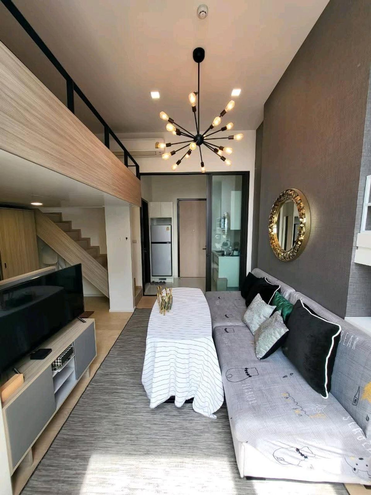 ให้เช่าคอนโดพระราม 9 เพชรบุรีตัดใหม่ RCA : ✨ คอนโดหรู Loft Duplex ใกล้ MRT พระราม 9 (350 ม.) 