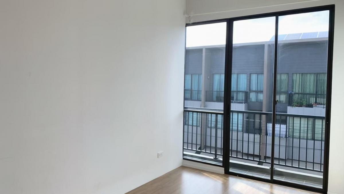 ขายทาวน์โฮมเสรีไทย-นิด้า : ทาวน์โฮมหรู 4 ห้องนอน ใจกลางลาดพร้าว-เสรีไทย พร้อมเข้าอยู่ทันที Luxury 4-Bed Townhome in Ladprao-Serithai, Ready to Move In Now เช่าเพียง 28,000 บ./ด. เฟอร์ครบ พร้อมสิ่งอำนวยความสะดวกครบครัน Rent Only 28,000 THB/month, Fully Furnished with Top Ameniti