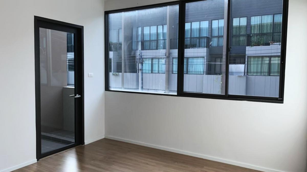 ขายทาวน์โฮมเสรีไทย-นิด้า : ทาวน์โฮมหรู 4 ห้องนอน ใจกลางลาดพร้าว-เสรีไทย พร้อมเข้าอยู่ทันที Luxury 4-Bed Townhome in Ladprao-Serithai, Ready to Move In Now เช่าเพียง 28,000 บ./ด. เฟอร์ครบ พร้อมสิ่งอำนวยความสะดวกครบครัน Rent Only 28,000 THB/month, Fully Furnished with Top Ameniti